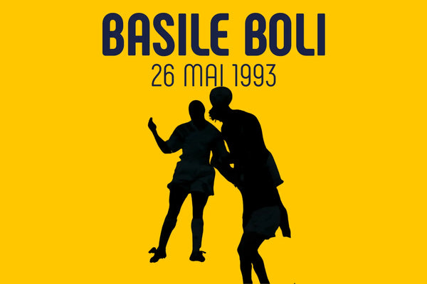 Basile Boli célèbre son but de la tête en finale de Ligue des Champions 1993 contre l'AC Milan à l'Olympiastadion de Munich, propulsant l'OM vers la victoire 1-0 et le titre européen