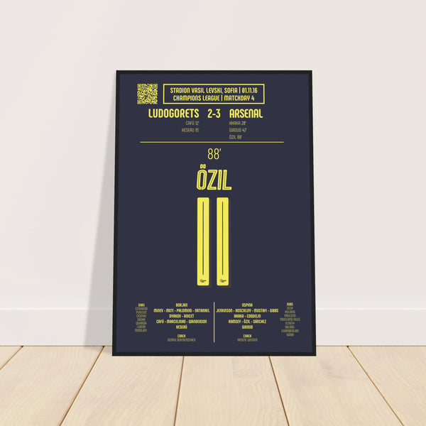 Mesut Özil: But emblématique contre Ludogorets – Ligue des champions 2016 - Poster encadré en bois noir / A1